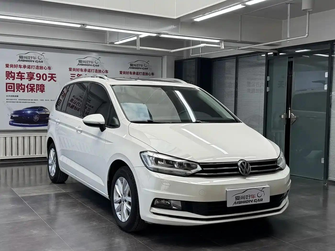 2016 Touran L 280TSI DSG Comfort Edition — миниатюра 3
