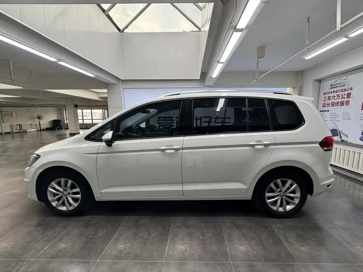 2016 Touran L 280TSI DSG Comfort Edition — миниатюра 4
