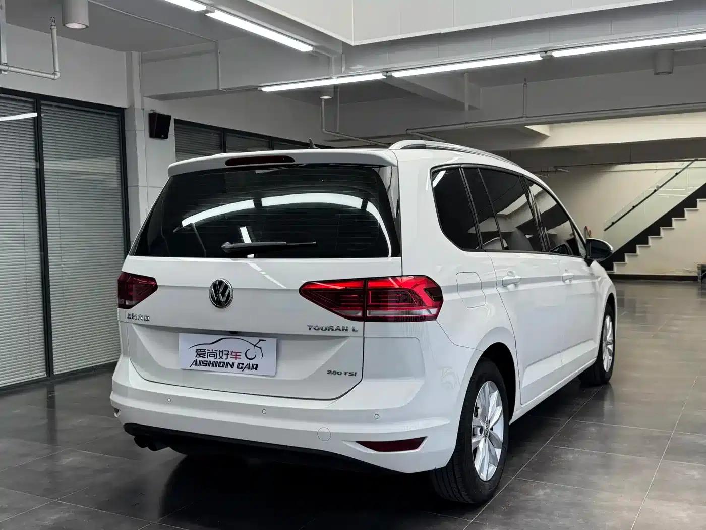 2016 Touran L 280TSI DSG Comfort Edition — миниатюра 7
