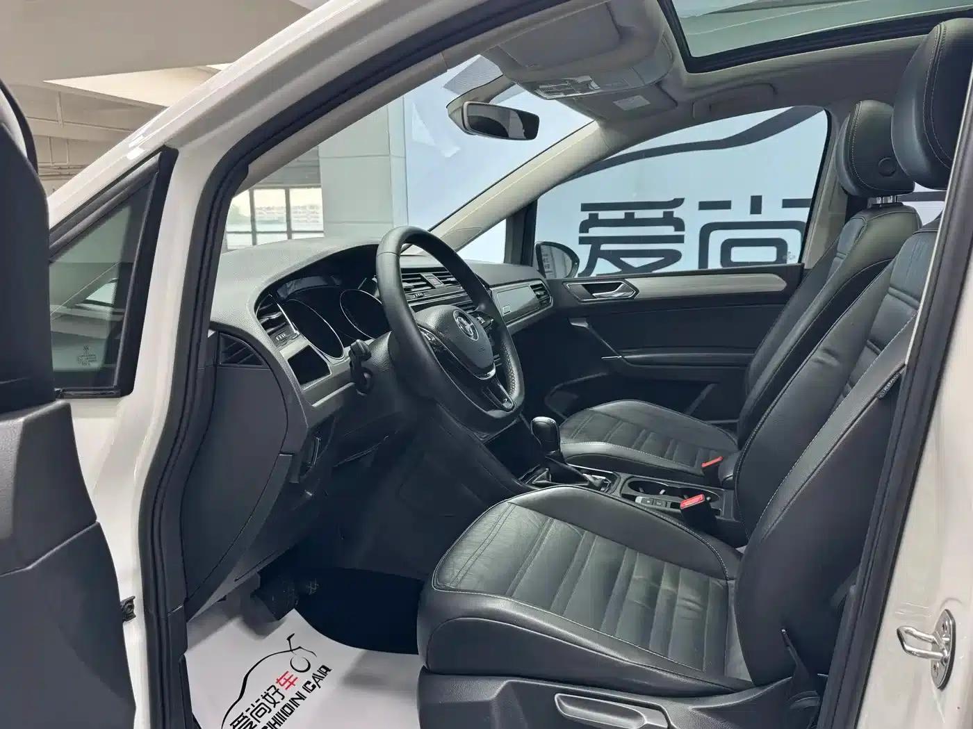 2016 Touran L 280TSI DSG Comfort Edition — миниатюра 8