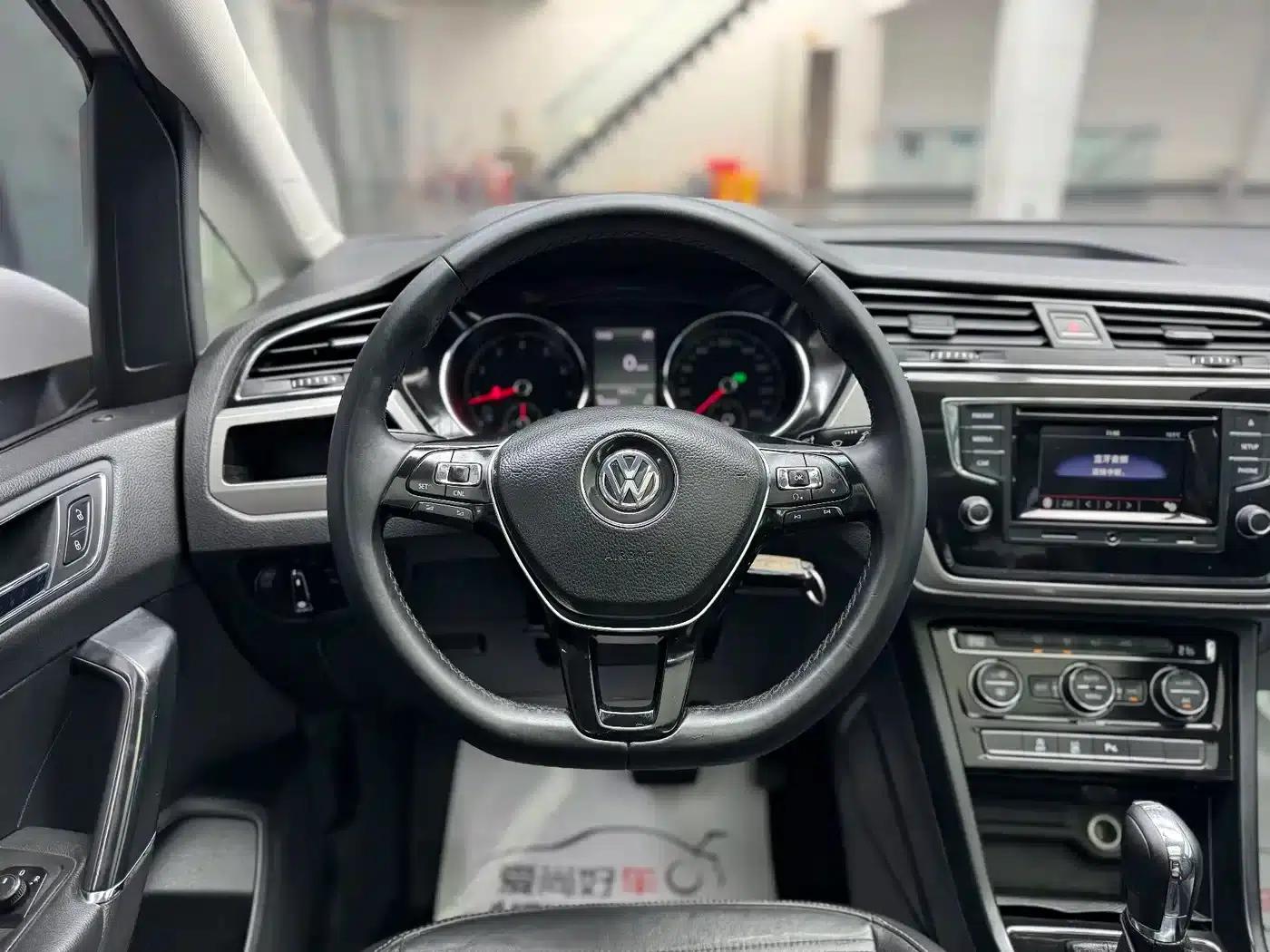 2016 Touran L 280TSI DSG Comfort Edition — миниатюра 10
