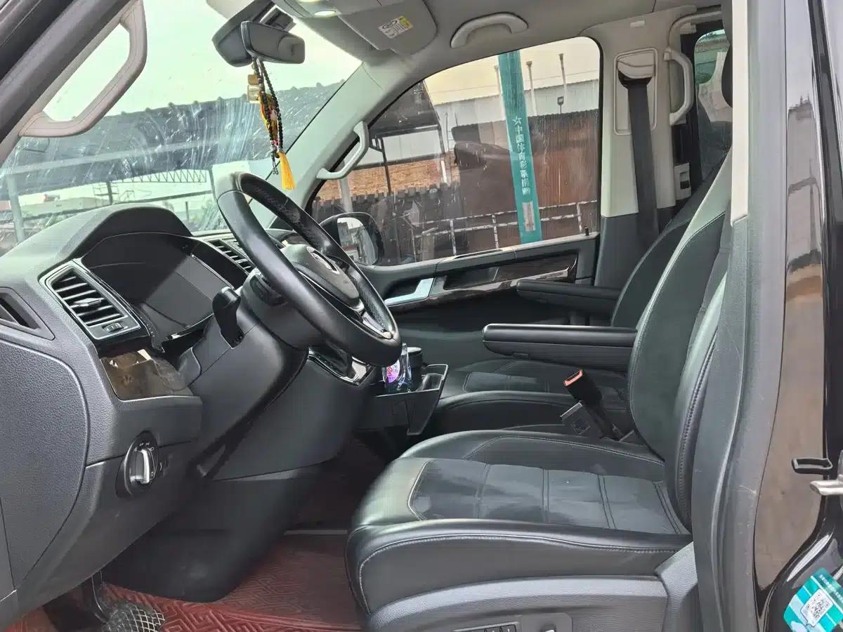 Multivan 2019 2.0TSI 4WD Premium Edition 7-Seater — миниатюра 3