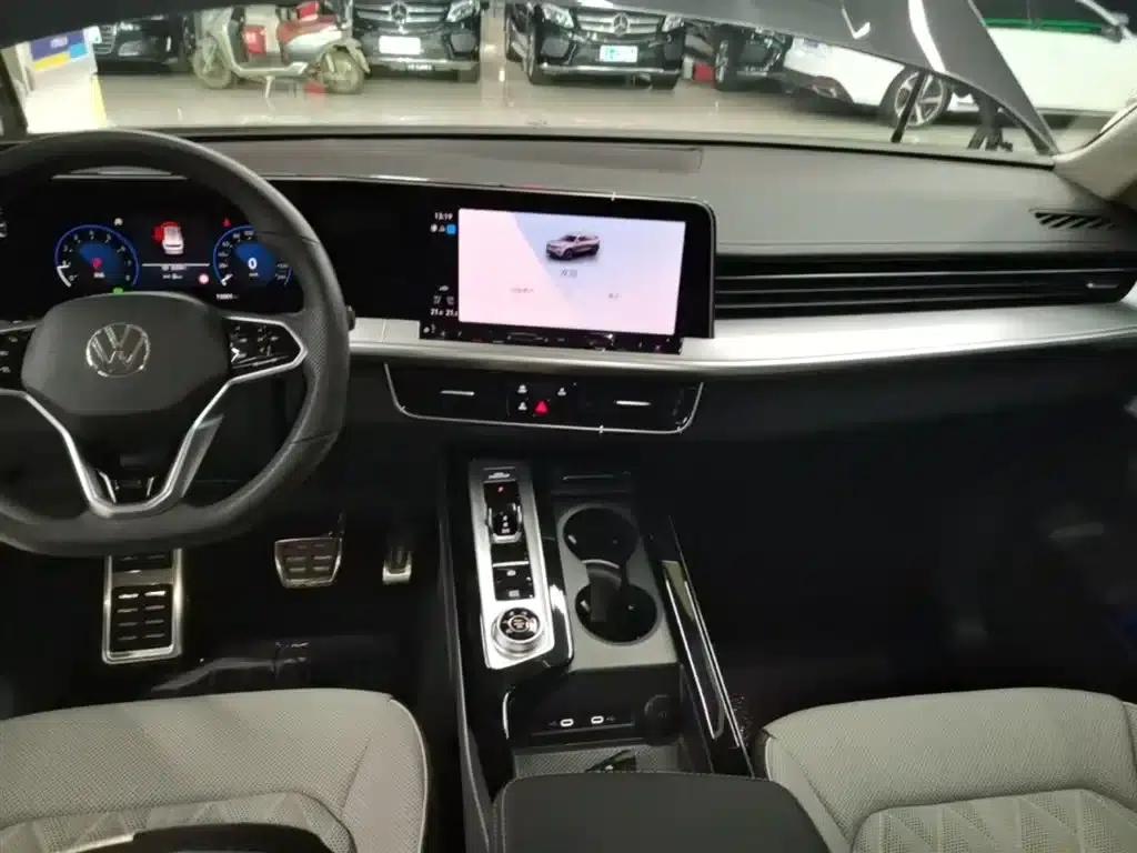 2023 Range Rover 380TSI AWD R-Line Cruiser — миниатюра 13