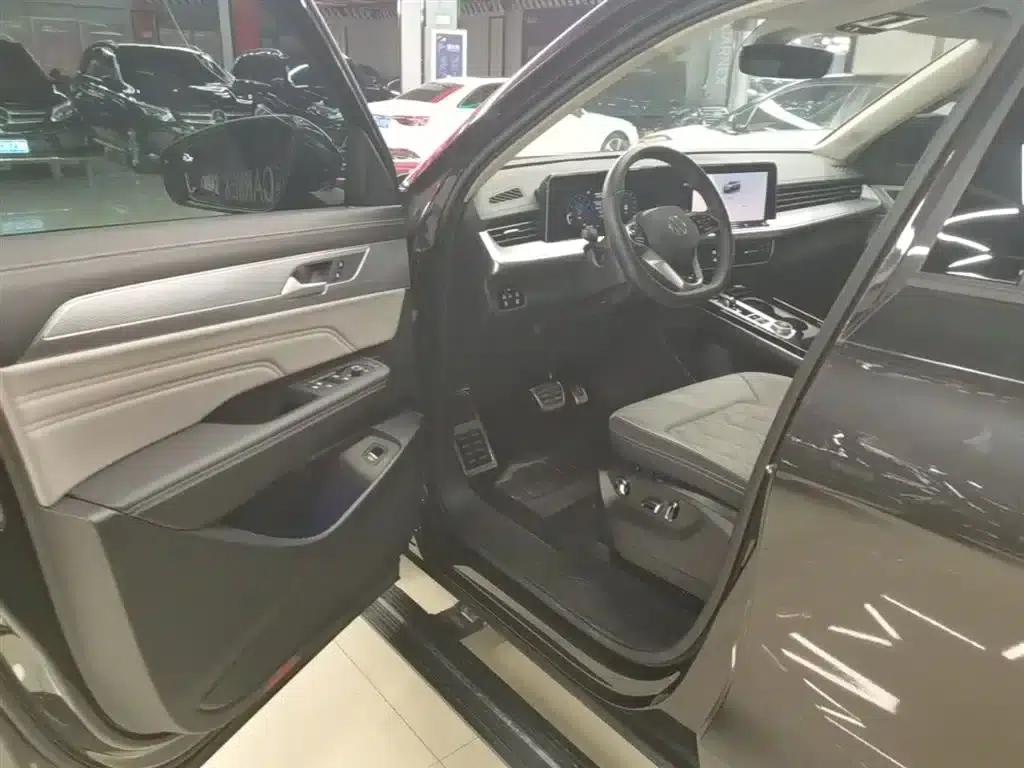2023 Range Rover 380TSI AWD R-Line Cruiser — миниатюра 16