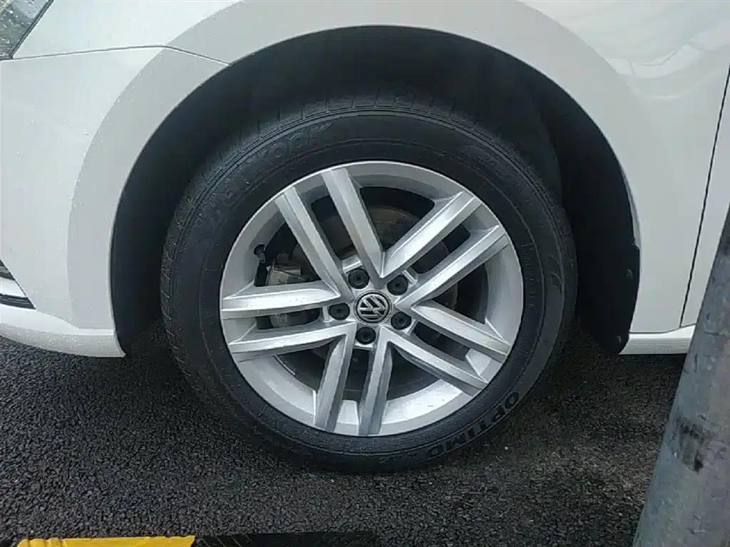 Lavida Gran Turismo 2015 1.6L Automatic Comfort Edition — миниатюра 23