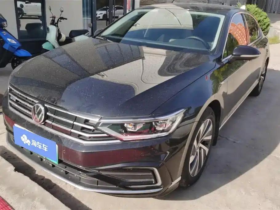2022 Volkswagen Passat GTE Plug-in Hybrid GTE Luxury Model — миниатюра 1
