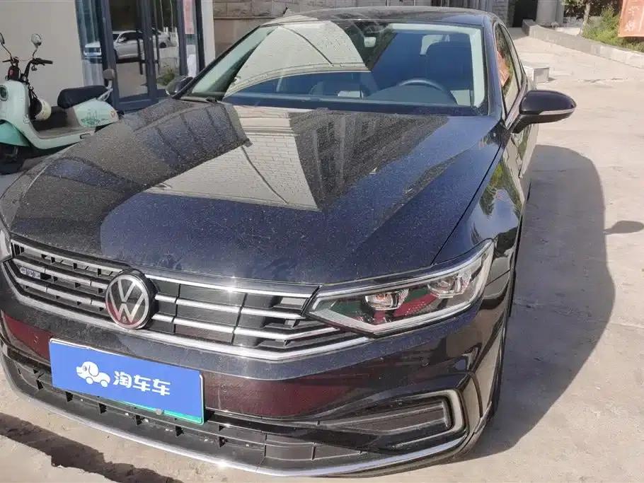2022 Volkswagen Passat GTE Plug-in Hybrid GTE Luxury Model — миниатюра 2