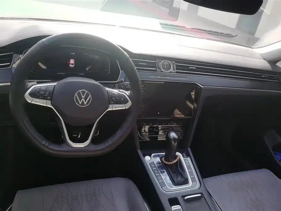 2022 Volkswagen Passat GTE Plug-in Hybrid GTE Luxury Model — миниатюра 12