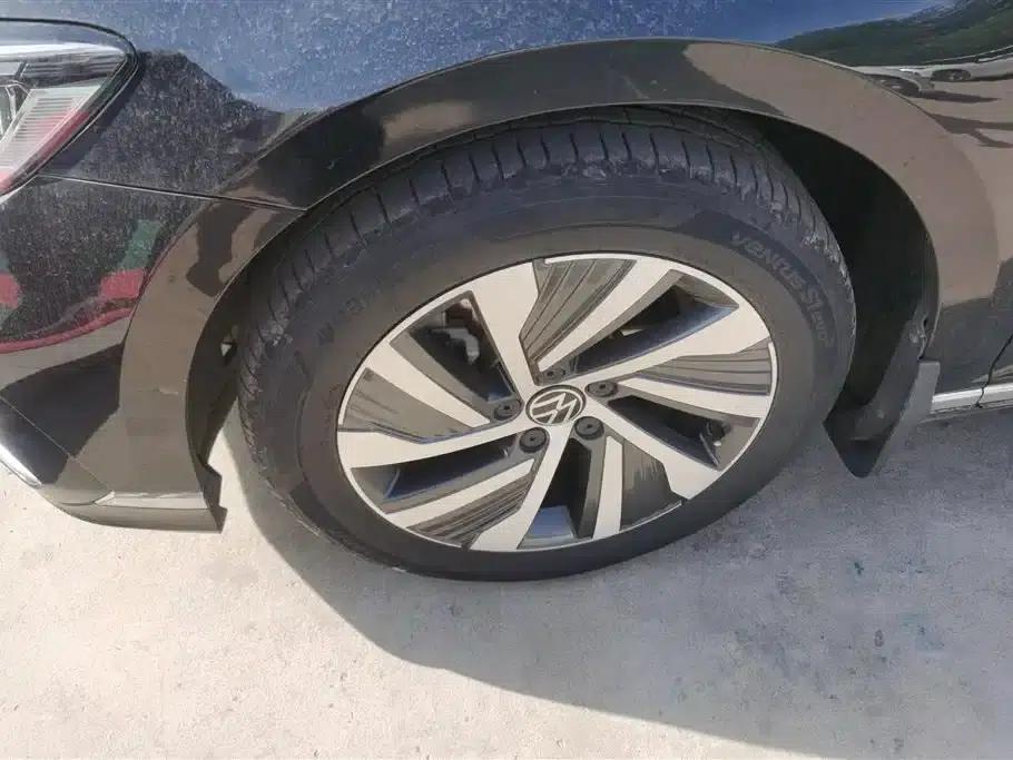 2022 Volkswagen Passat GTE Plug-in Hybrid GTE Luxury Model — миниатюра 6