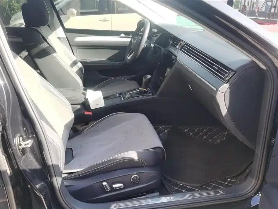 2022 Volkswagen Passat GTE Plug-in Hybrid GTE Luxury Model — миниатюра 8