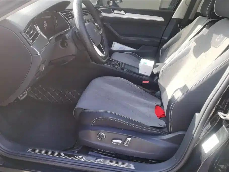 2022 Volkswagen Passat GTE Plug-in Hybrid GTE Luxury Model — миниатюра 9