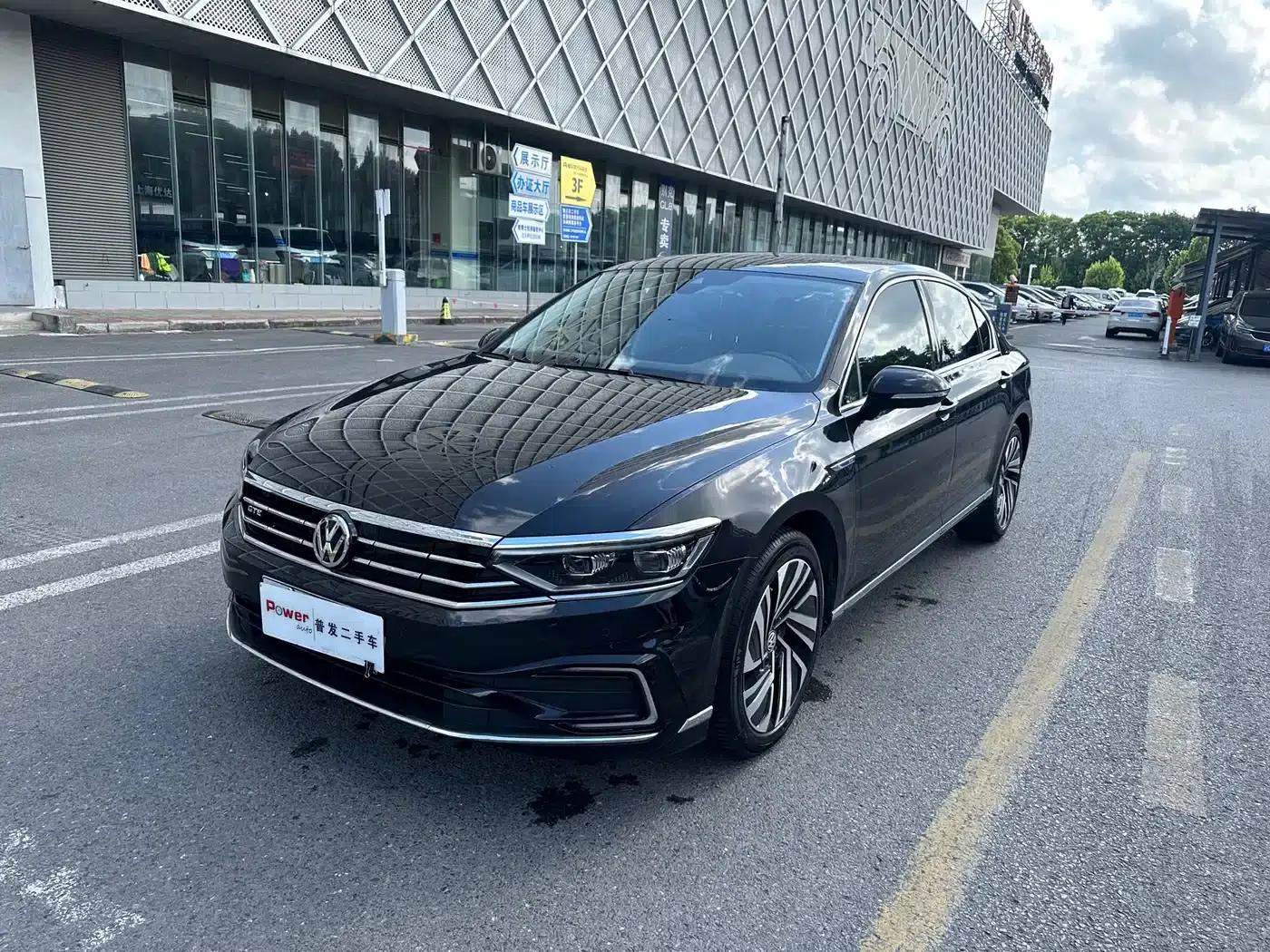 2020 Volkswagen Passat GTE Plug-in Hybrid GTE Luxury Edition — миниатюра 1