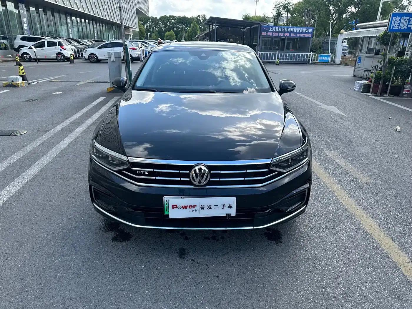 2020 Volkswagen Passat GTE Plug-in Hybrid GTE Luxury Edition — миниатюра 2