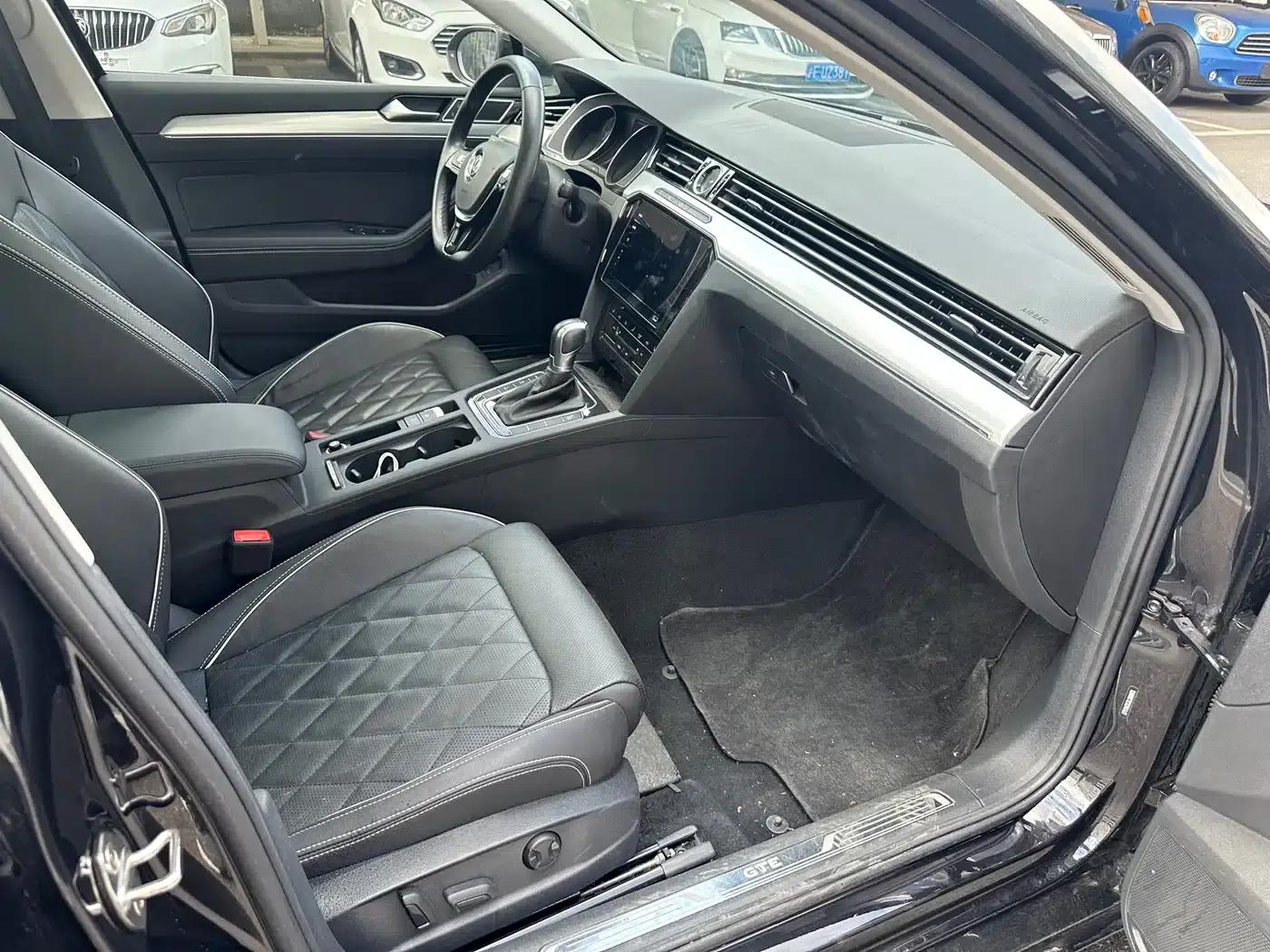 2020 Volkswagen Passat GTE Plug-in Hybrid GTE Luxury Edition — миниатюра 13