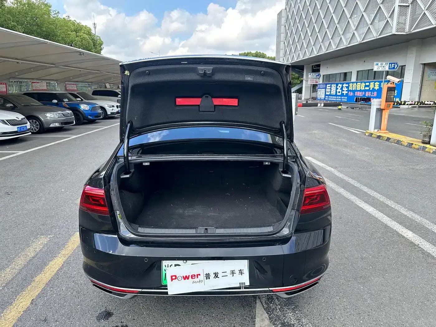 2020 Volkswagen Passat GTE Plug-in Hybrid GTE Luxury Edition — миниатюра 17