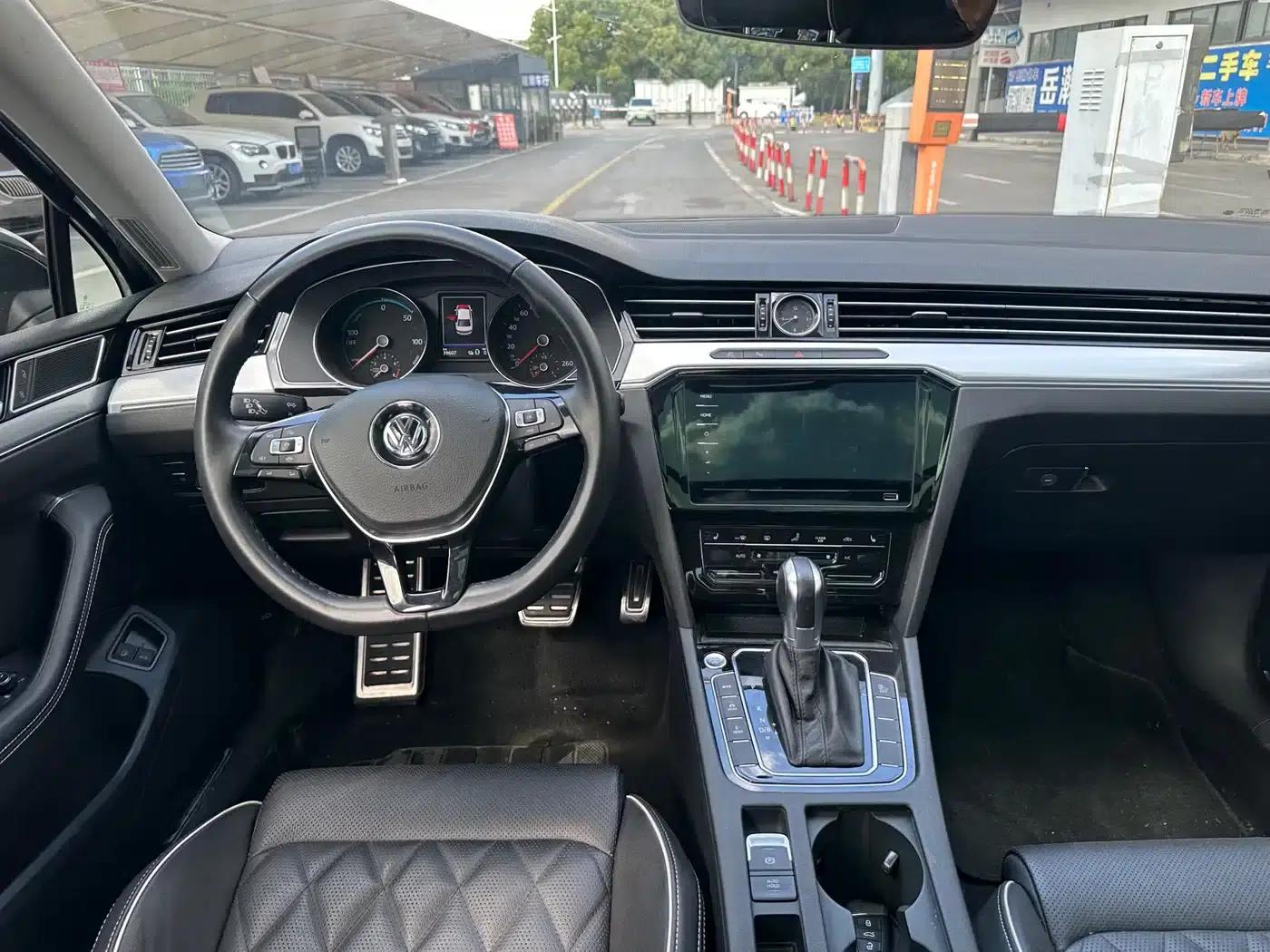 2020 Volkswagen Passat GTE Plug-in Hybrid GTE Luxury Edition — миниатюра 10