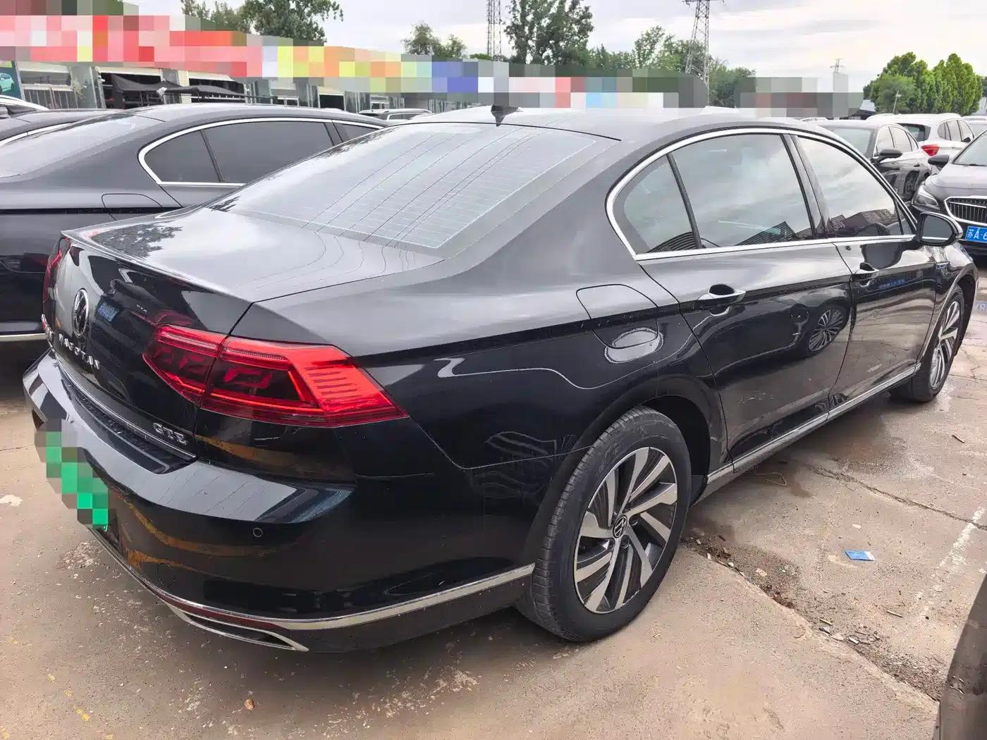 2022 Volkswagen Passat GTE Plug-in Hybrid GTE Luxury Model — миниатюра 11