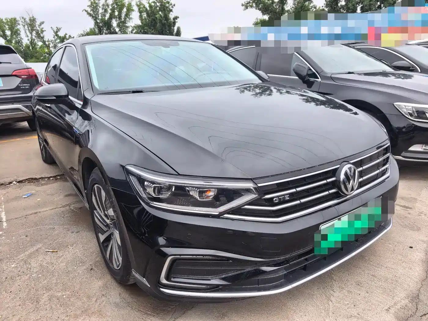 2022 Volkswagen Passat GTE Plug-in Hybrid GTE Luxury Model — миниатюра 3