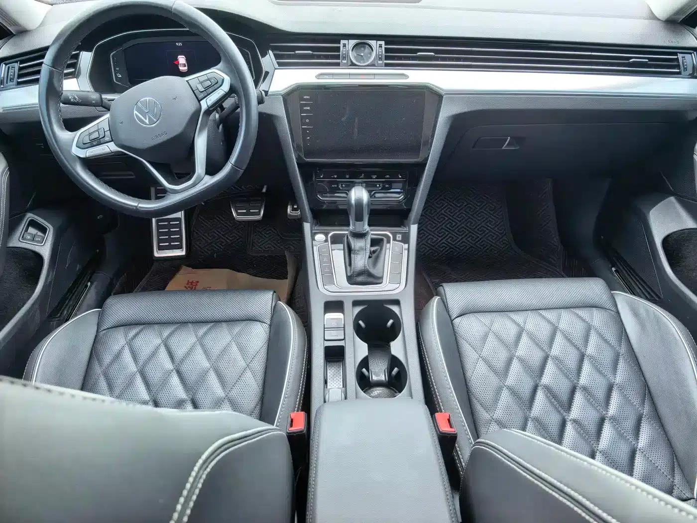 2022 Volkswagen Passat GTE Plug-in Hybrid GTE Luxury Model — миниатюра 5