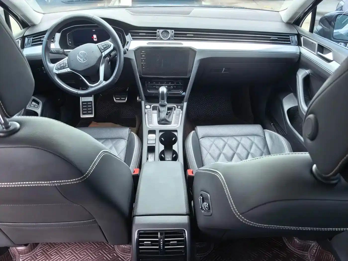 2022 Volkswagen Passat GTE Plug-in Hybrid GTE Luxury Model — миниатюра 7