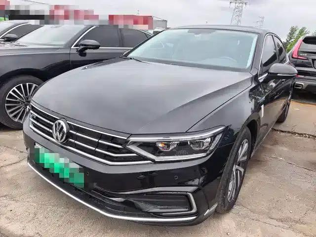 2022 Volkswagen Passat GTE Plug-in Hybrid GTE Luxury Model