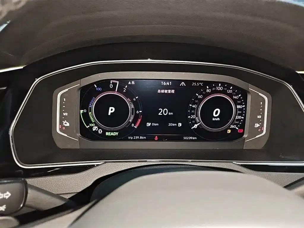 2022 Volkswagen Passat GTE Plug-in Hybrid GTE Luxury Model — миниатюра 12