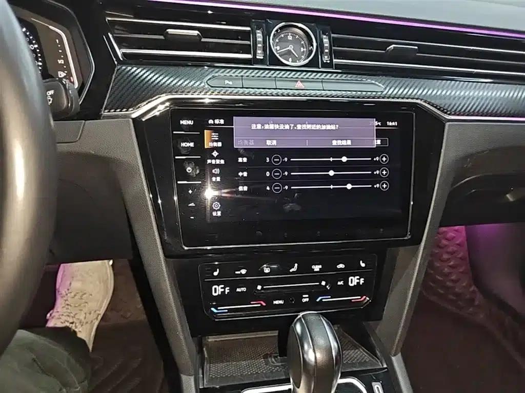 2022 Volkswagen Passat GTE Plug-in Hybrid GTE Luxury Model — миниатюра 13