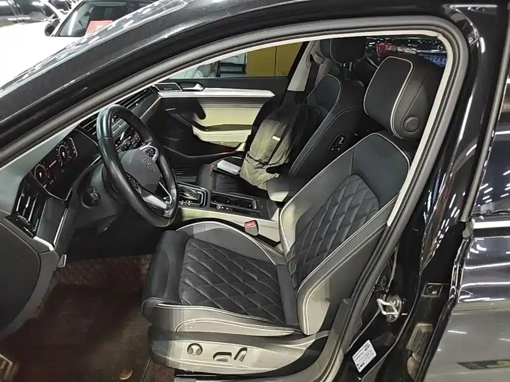 2022 Volkswagen Passat GTE Plug-in Hybrid GTE Luxury Model — миниатюра 15