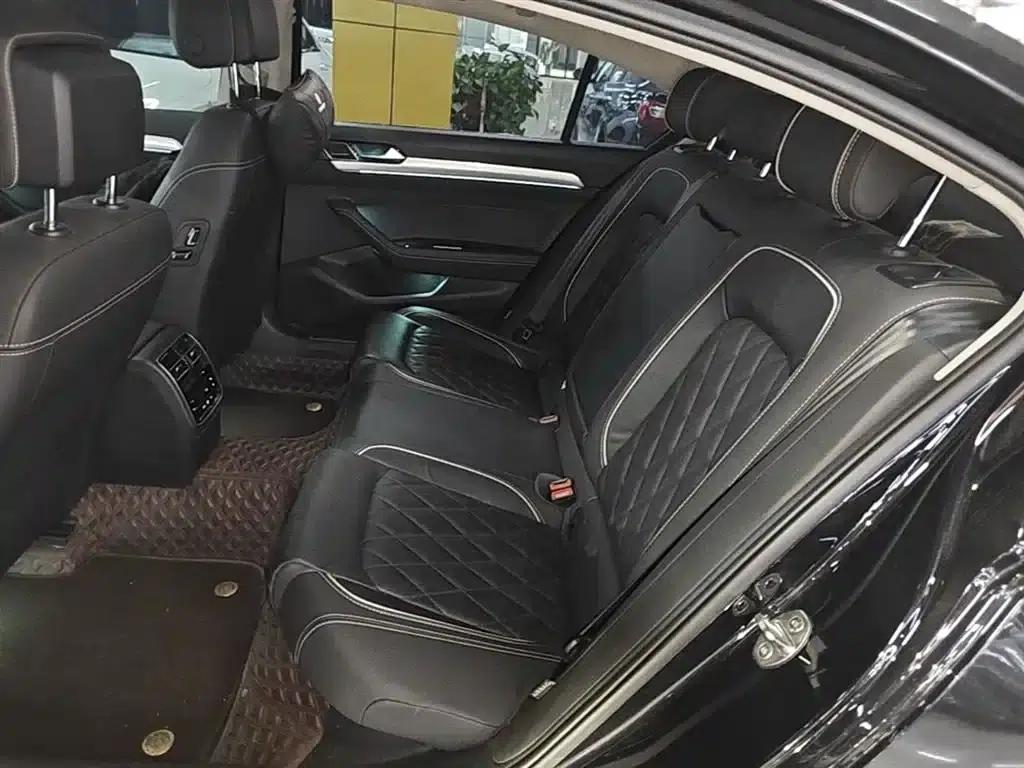 2022 Volkswagen Passat GTE Plug-in Hybrid GTE Luxury Model — миниатюра 17
