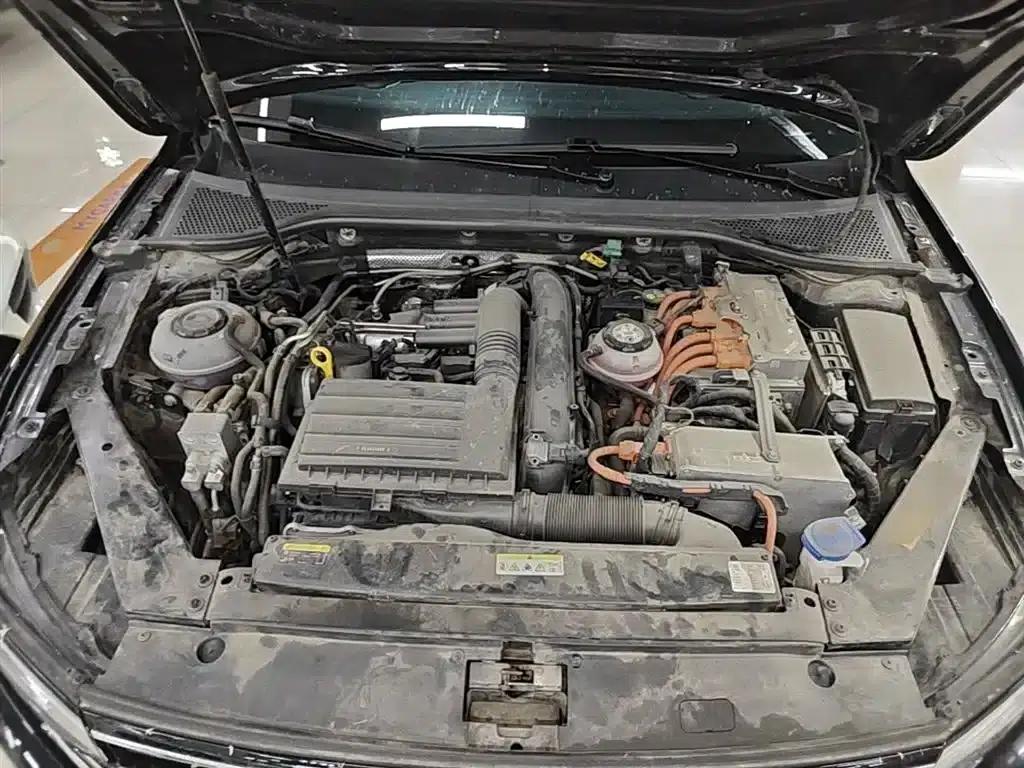 2022 Volkswagen Passat GTE Plug-in Hybrid GTE Luxury Model — миниатюра 20