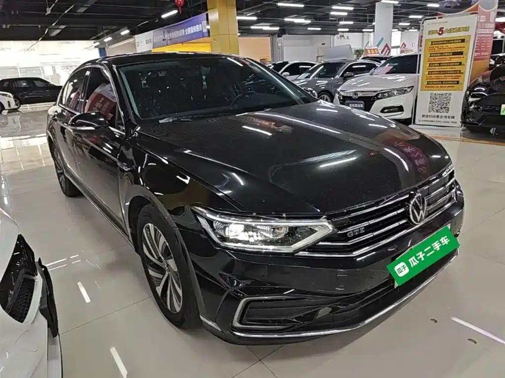 2022 Volkswagen Passat GTE Plug-in Hybrid GTE Luxury Model — миниатюра 4