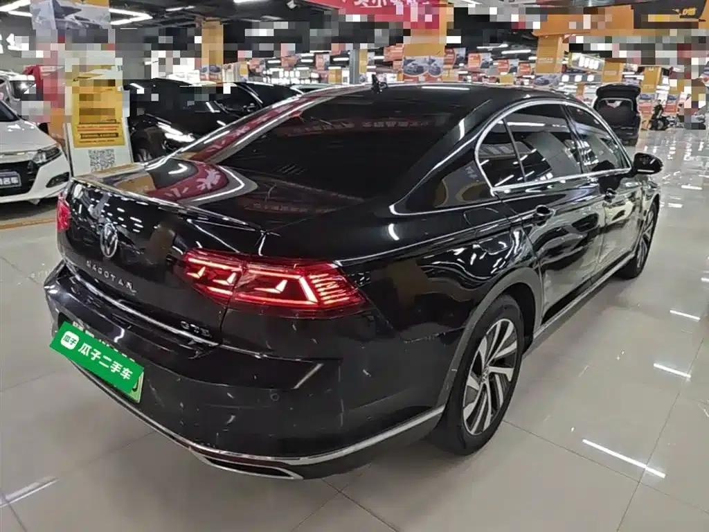 2022 Volkswagen Passat GTE Plug-in Hybrid GTE Luxury Model — миниатюра 7