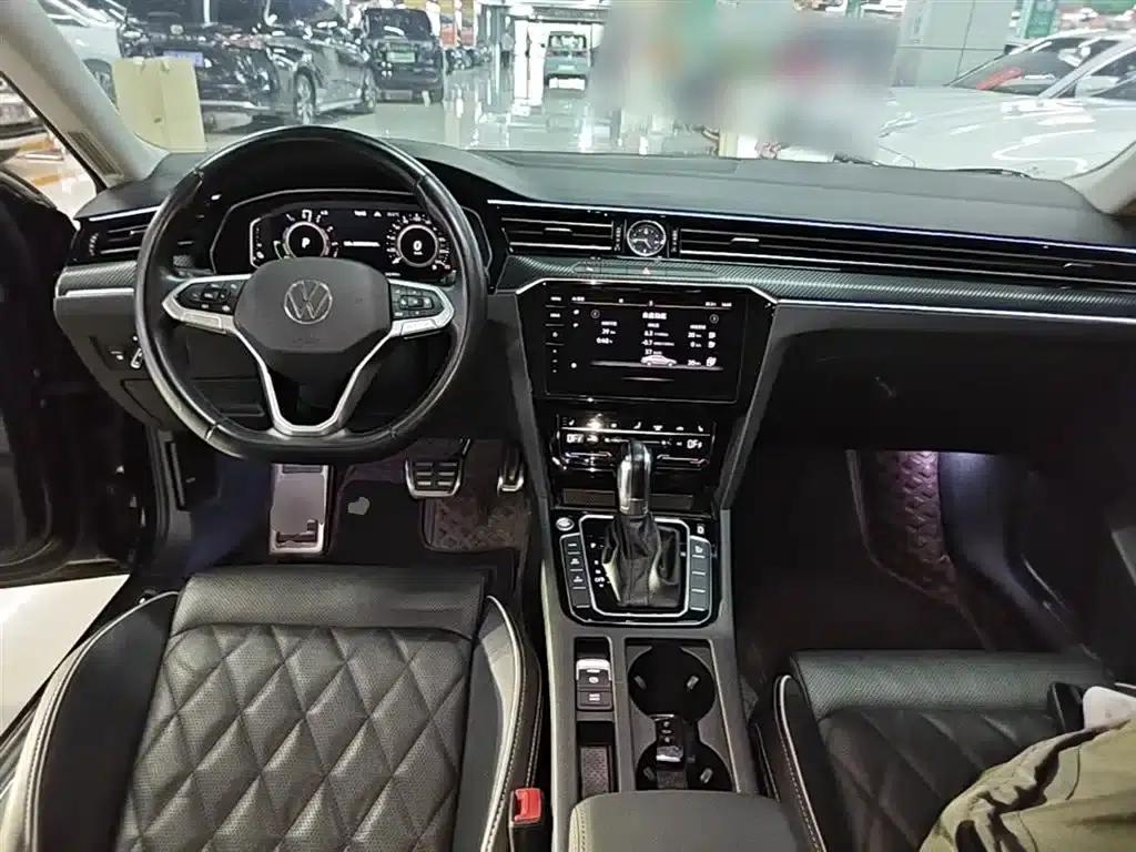 2022 Volkswagen Passat GTE Plug-in Hybrid GTE Luxury Model — миниатюра 10