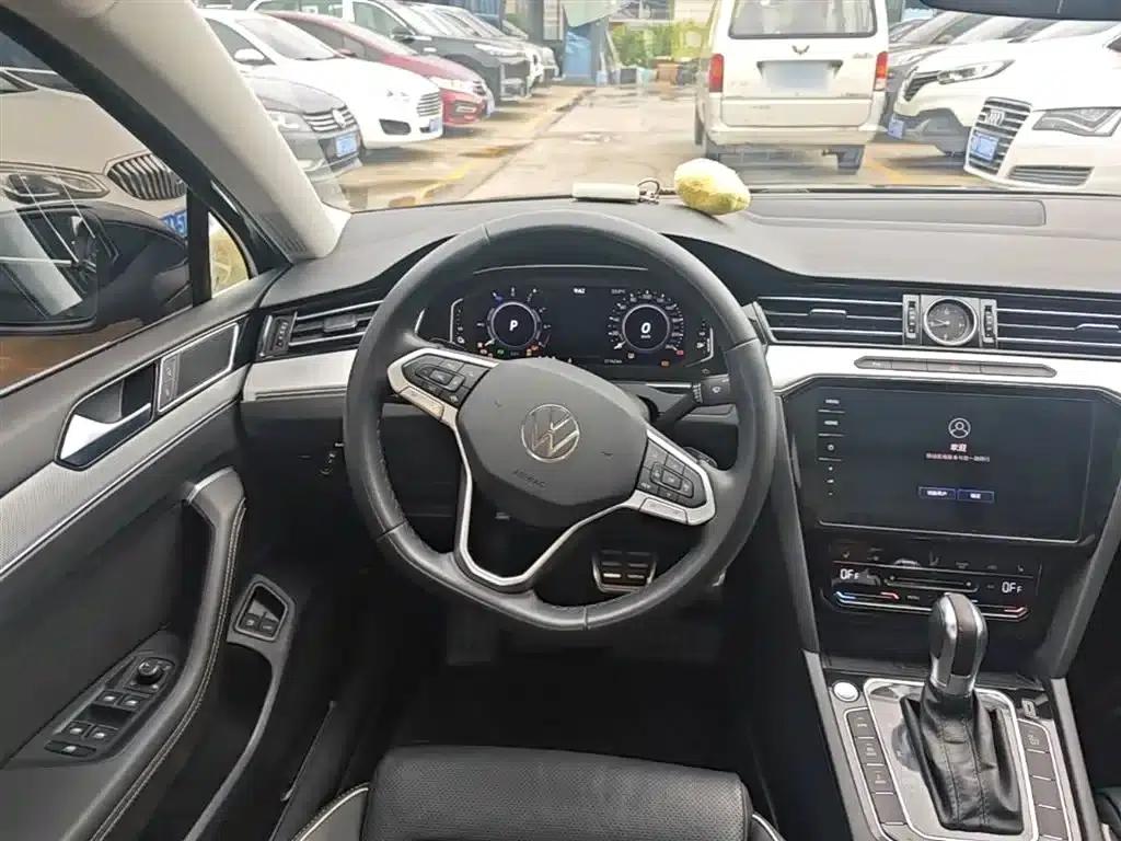 2022 Volkswagen Passat GTE Plug-in Hybrid GTE Luxury Model — миниатюра 11