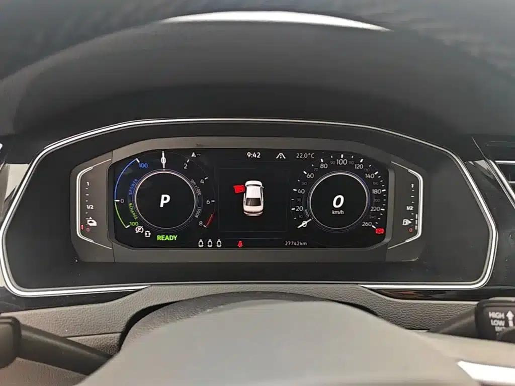 2022 Volkswagen Passat GTE Plug-in Hybrid GTE Luxury Model — миниатюра 12