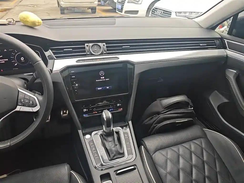 2022 Volkswagen Passat GTE Plug-in Hybrid GTE Luxury Model — миниатюра 13