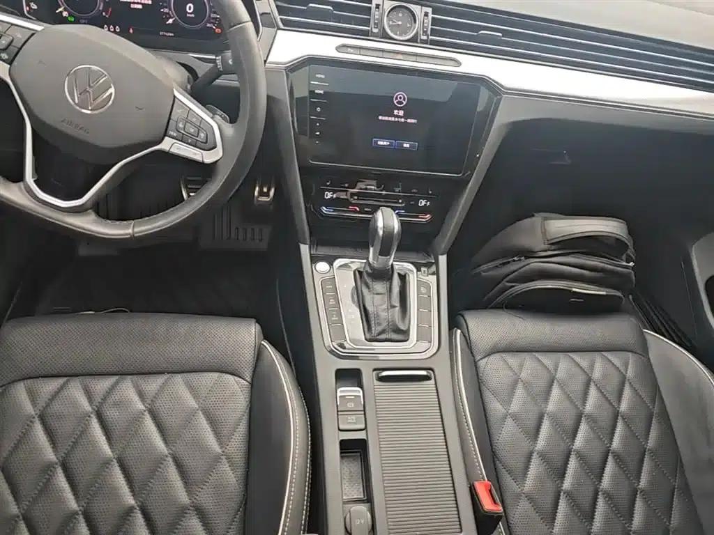 2022 Volkswagen Passat GTE Plug-in Hybrid GTE Luxury Model — миниатюра 14