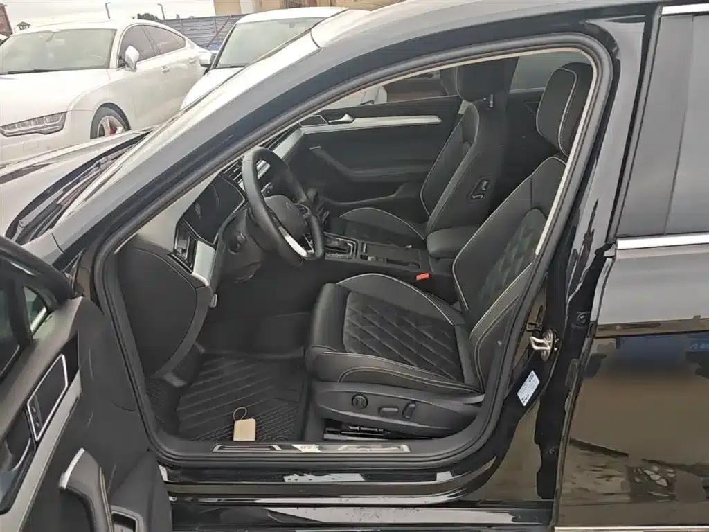 2022 Volkswagen Passat GTE Plug-in Hybrid GTE Luxury Model — миниатюра 15