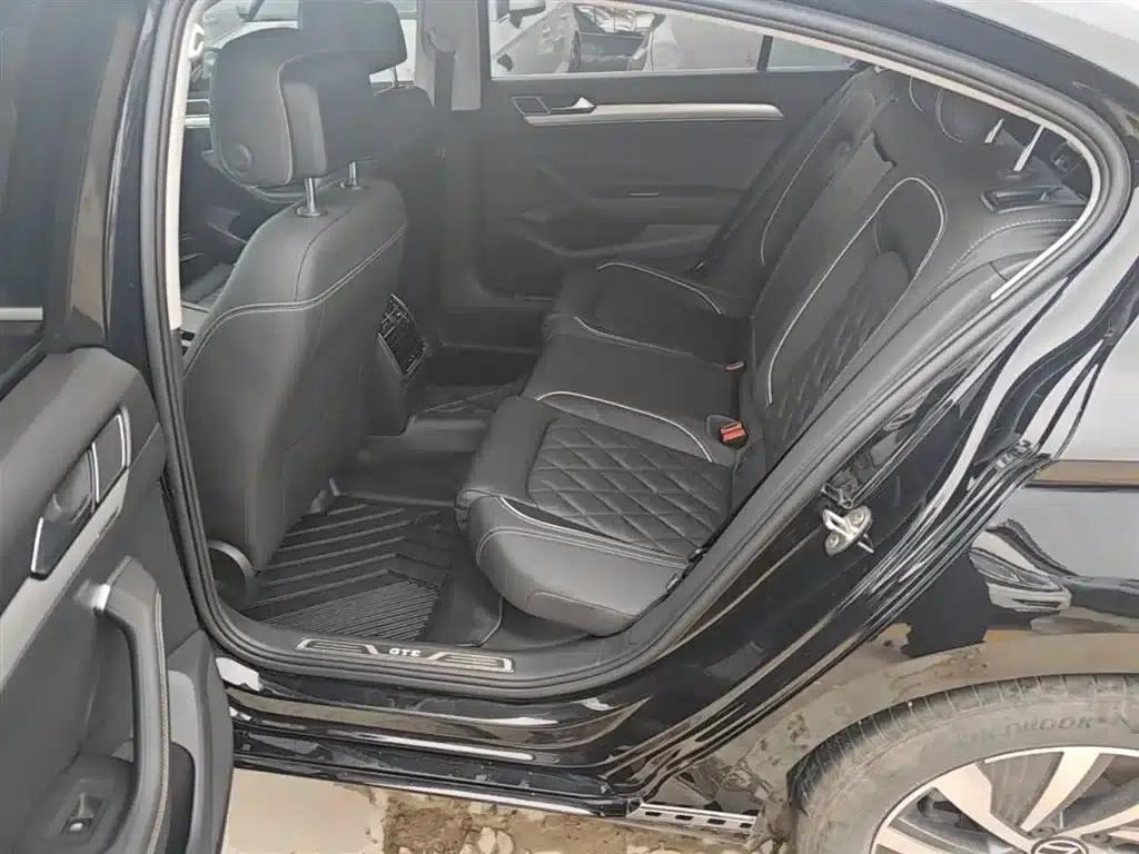 2022 Volkswagen Passat GTE Plug-in Hybrid GTE Luxury Model — миниатюра 17