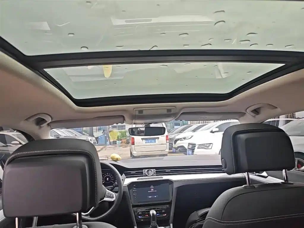 2022 Volkswagen Passat GTE Plug-in Hybrid GTE Luxury Model — миниатюра 18