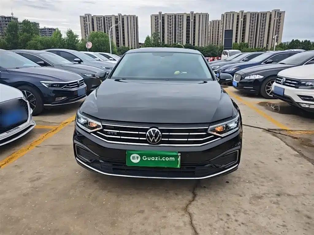 2022 Volkswagen Passat GTE Plug-in Hybrid GTE Luxury Model — миниатюра 3