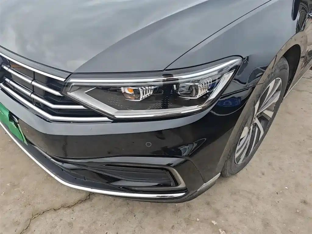 2022 Volkswagen Passat GTE Plug-in Hybrid GTE Luxury Model — миниатюра 24