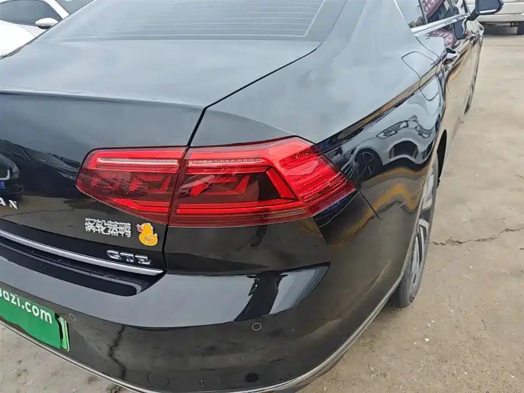 2022 Volkswagen Passat GTE Plug-in Hybrid GTE Luxury Model — миниатюра 8