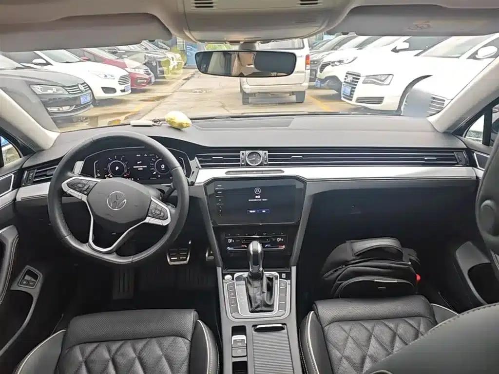 2022 Volkswagen Passat GTE Plug-in Hybrid GTE Luxury Model — миниатюра 10