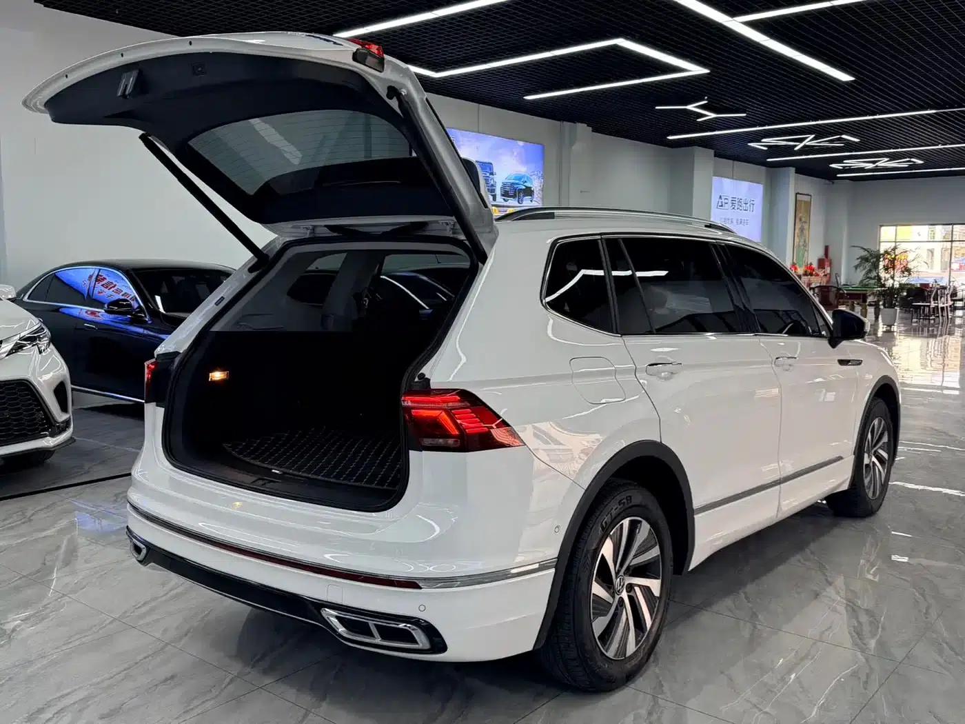 Tiguan L Plug-in Hybrid 2022 430PHEV Plug-in Hybrid Flagship Edition — миниатюра 5
