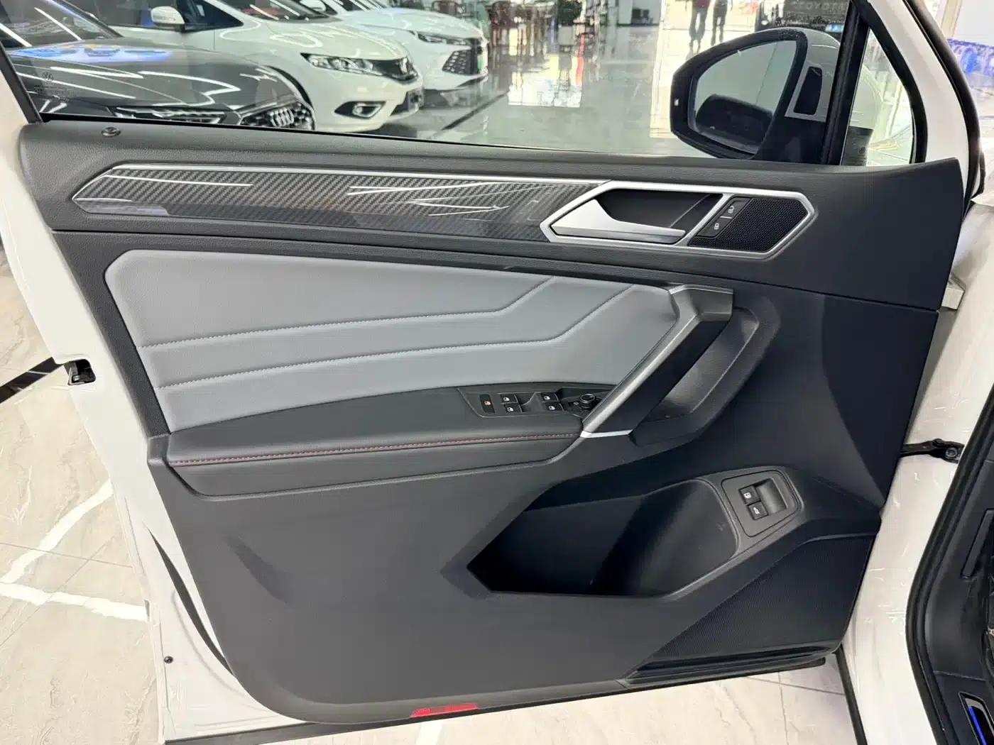 Tiguan L Plug-in Hybrid 2022 430PHEV Plug-in Hybrid Flagship Edition — миниатюра 7