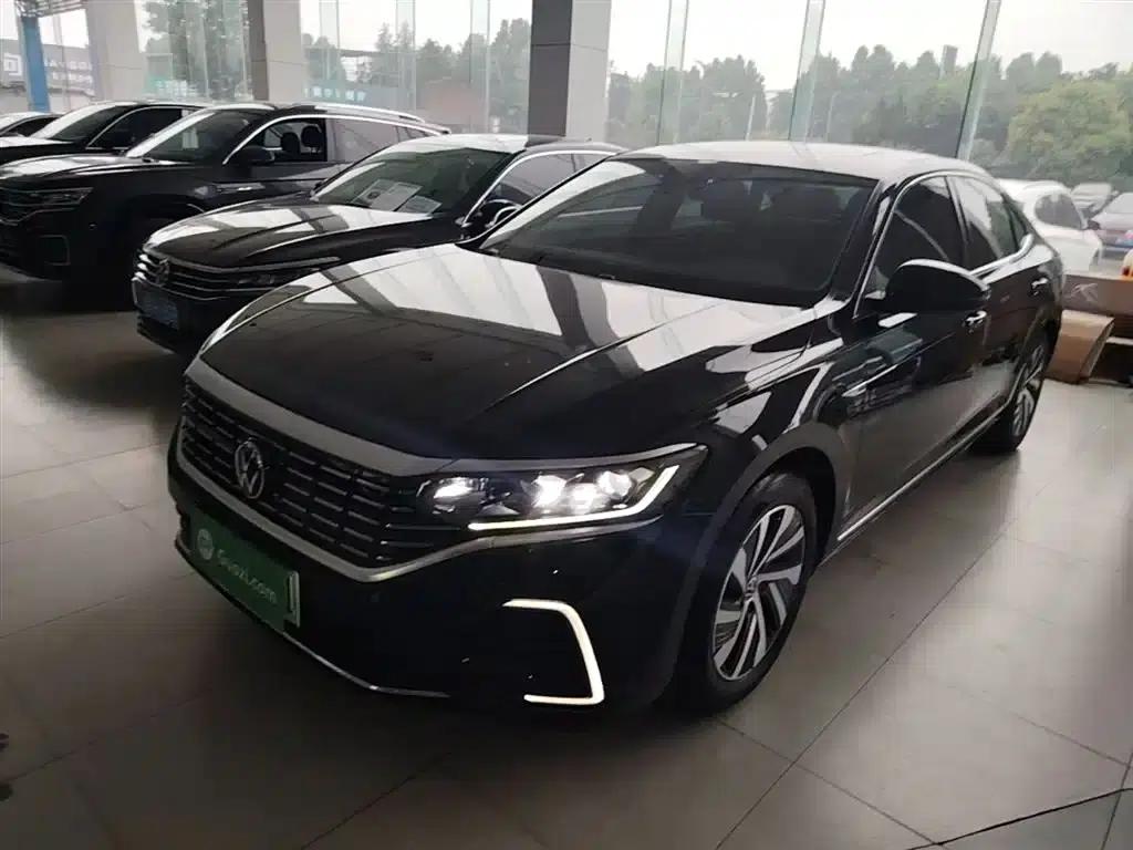 2023 Volkswagen Passat Plug-in Hybrid 430PHEV Hybrid Elite Edition — миниатюра 2