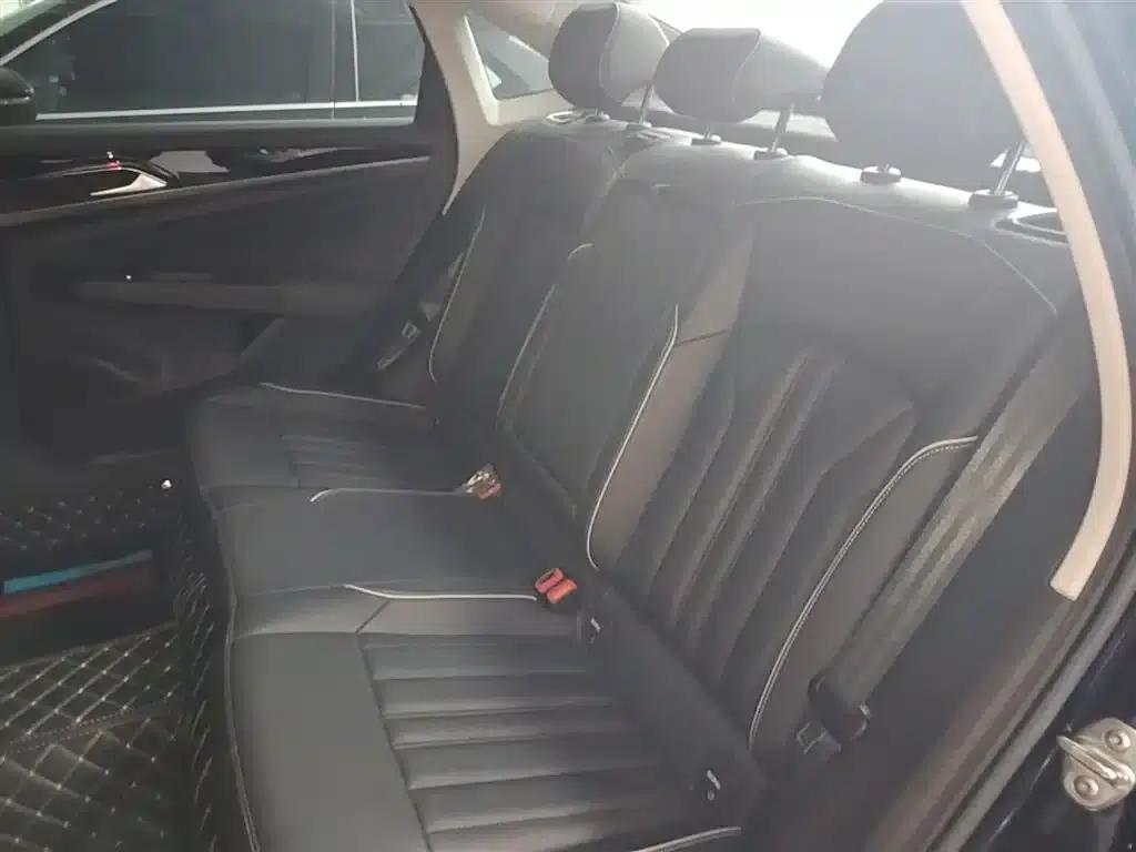 2023 Volkswagen Passat Plug-in Hybrid 430PHEV Hybrid Elite Edition — миниатюра 17