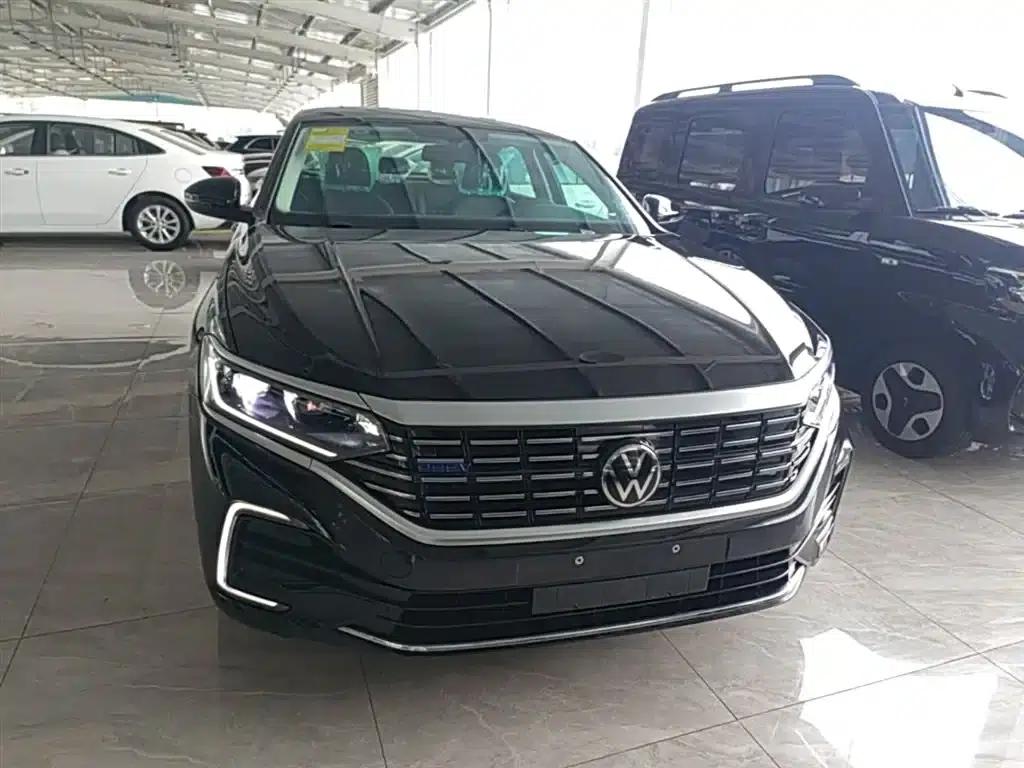 2025 Volkswagen Passat Plug-in Hybrid 430PHEV Hybrid Business Edition — миниатюра 3