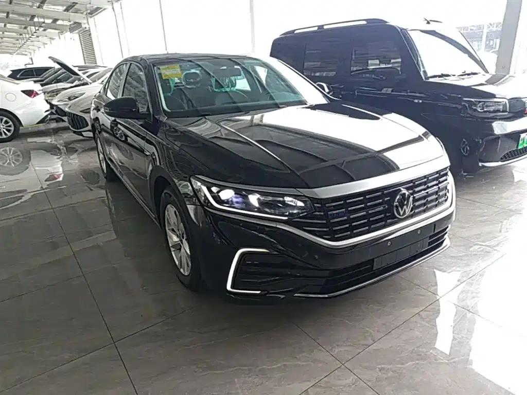 2025 Volkswagen Passat Plug-in Hybrid 430PHEV Hybrid Business Edition — миниатюра 4